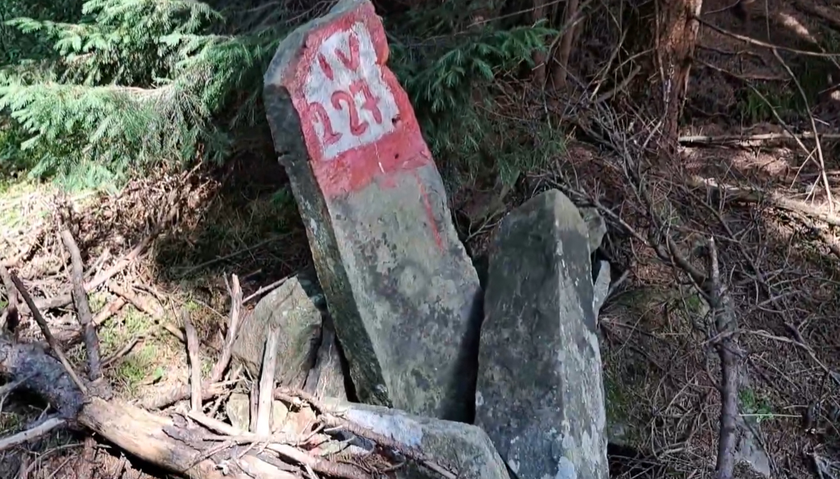 This image has an empty alt attribute; its file name is Varful-Bivolul.jpg